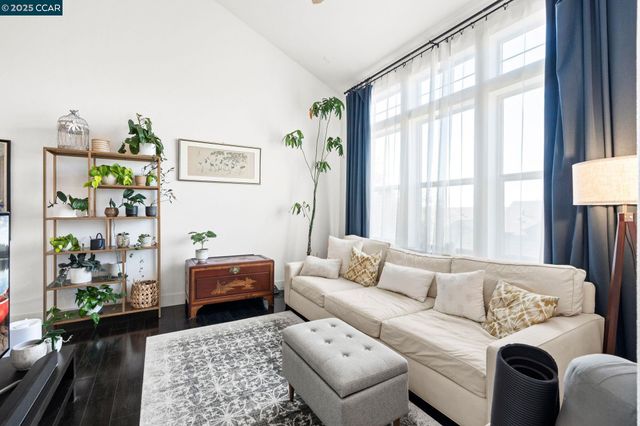 6071 Old Quarry, Oakland, CA 94605