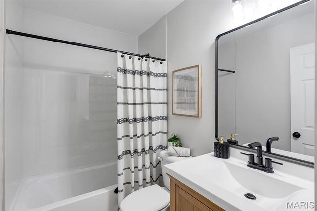 1412 Windward Ridge Drive, St Louis, MO 63127