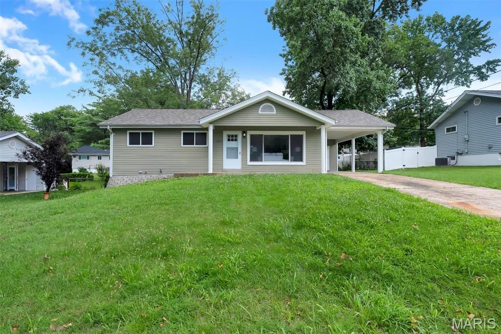 1412 Windward Ridge Drive, St Louis, MO 63127