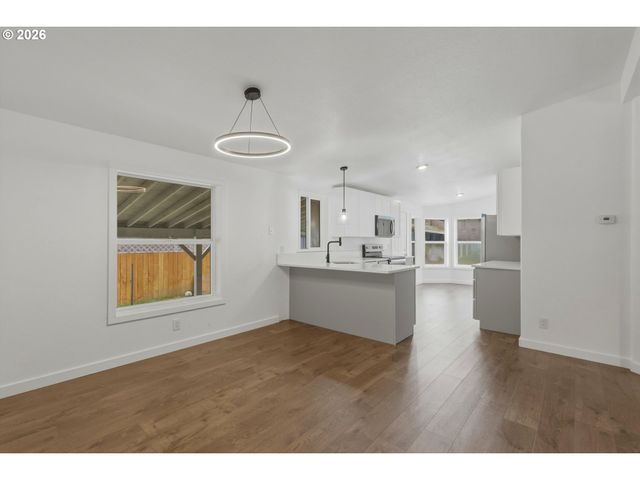 12323 Se HOLGATE Blvd 19, Portland, OR 97236