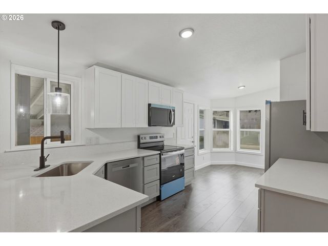 12323 Se HOLGATE Blvd 19, Portland, OR 97236