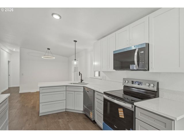 12323 Se HOLGATE Blvd 19, Portland, OR 97236