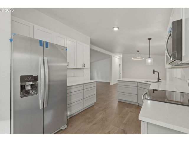 12323 Se HOLGATE Blvd 19, Portland, OR 97236