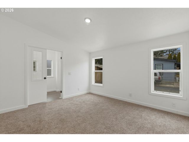 12323 Se HOLGATE Blvd 19, Portland, OR 97236