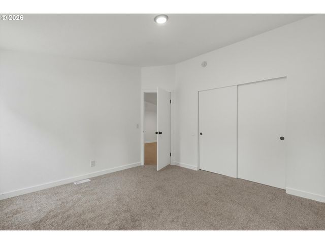 12323 Se HOLGATE Blvd 19, Portland, OR 97236