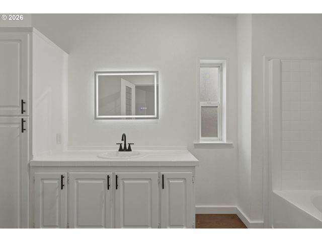 12323 Se HOLGATE Blvd 19, Portland, OR 97236