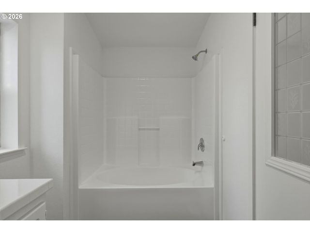 12323 Se HOLGATE Blvd 19, Portland, OR 97236