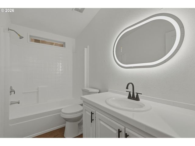 12323 Se HOLGATE Blvd 19, Portland, OR 97236