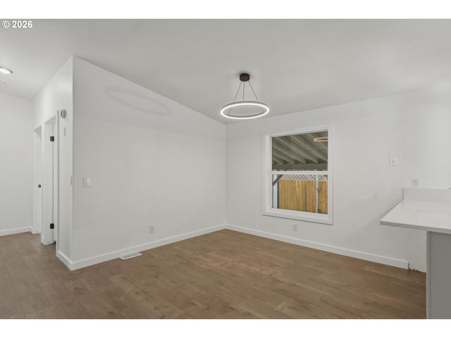 12323 Se HOLGATE Blvd 19, Portland, OR 97236