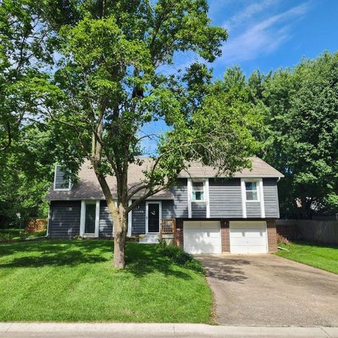 12806 S Seminole Drive, Olathe, KS 66062