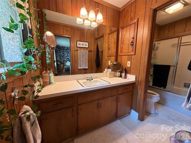 580 Whetstone Gap Road, Lake Toxaway, NC 28747