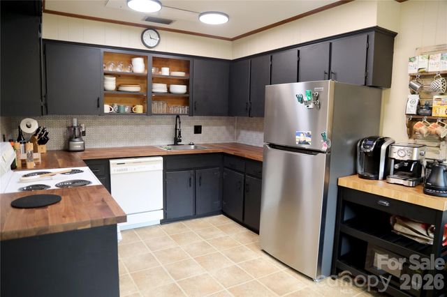 580 Whetstone Gap Road, Lake Toxaway, NC 28747