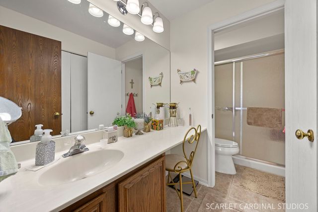 449 Canterbury Drive, Carol Stream, IL 60188