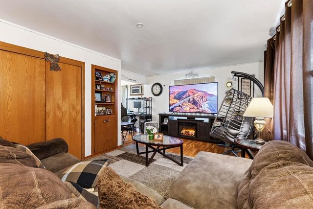 2114-2116 Lake Point Drive, Madison, WI 53713