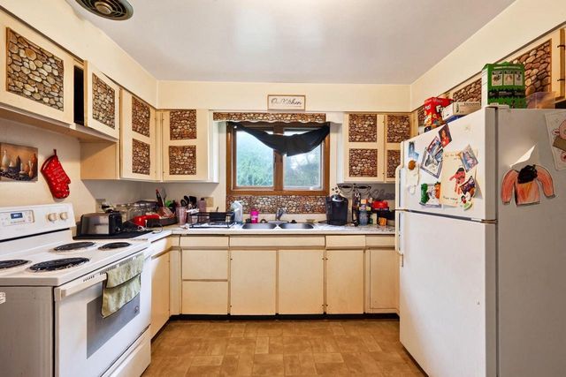 2114-2116 Lake Point Drive, Madison, WI 53713