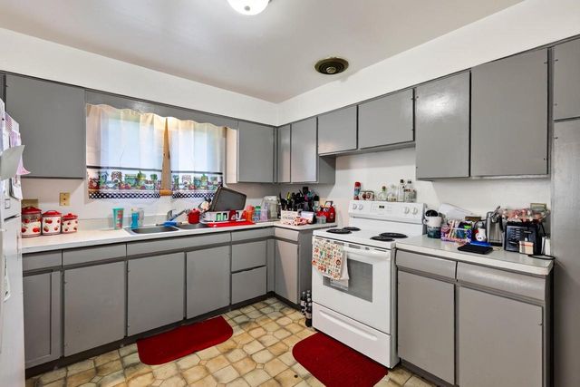 2114-2116 Lake Point Drive, Madison, WI 53713