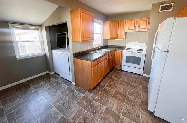 1401 N Eisenhower Dr, Junction City, KS 66441