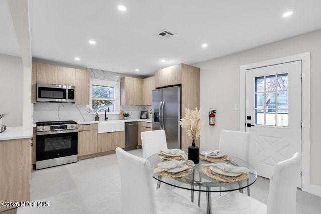 1186 Galley Avenue, Manahawkin, NJ 08050