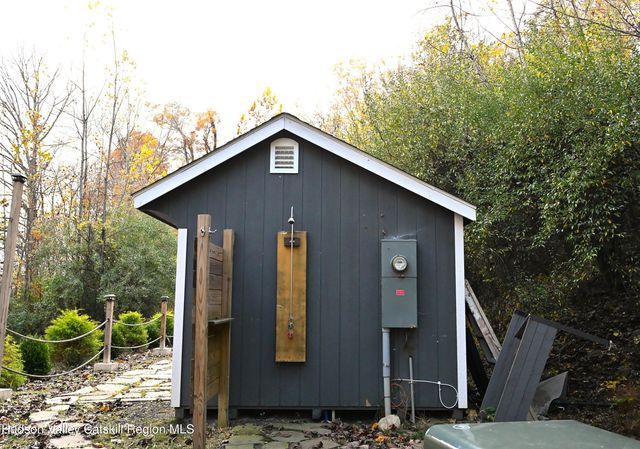 275 Creek Locks Road, Rosendale, NY 12472