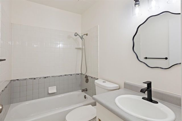 7 Commodore DR 355, Emeryville, CA 94608