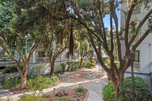 7 Commodore DR 355, Emeryville, CA 94608