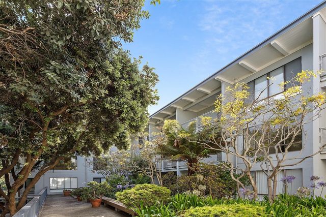 7 Commodore DR 355, Emeryville, CA 94608