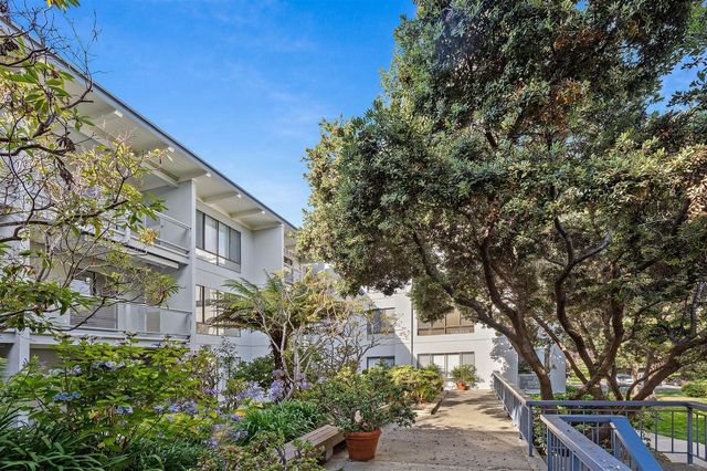 7 Commodore DR 355, Emeryville, CA 94608