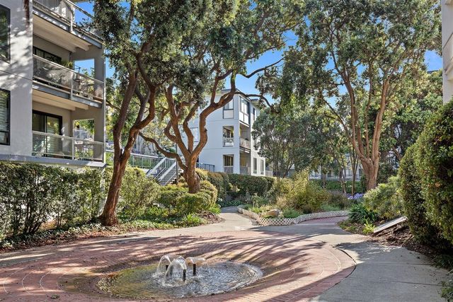 7 Commodore DR 355, Emeryville, CA 94608