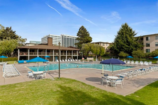 7 Commodore DR 355, Emeryville, CA 94608