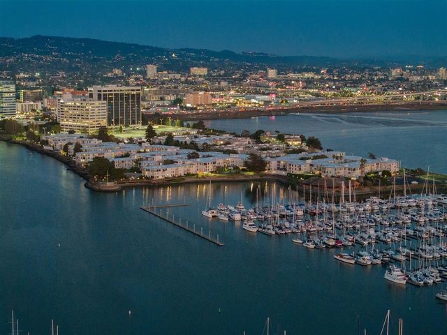 7 Commodore DR 355, Emeryville, CA 94608