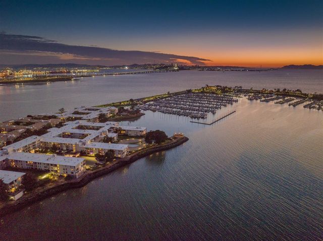 7 Commodore DR 355, Emeryville, CA 94608