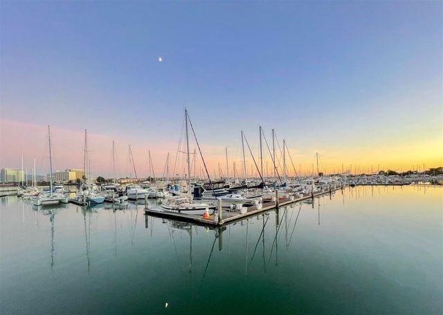 7 Commodore DR 355, Emeryville, CA 94608