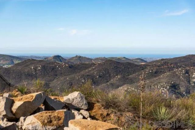 Meadow Glen Way 56, Escondido, CA 92026