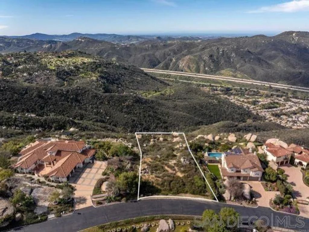 Meadow Glen Way 56, Escondido, CA 92026
