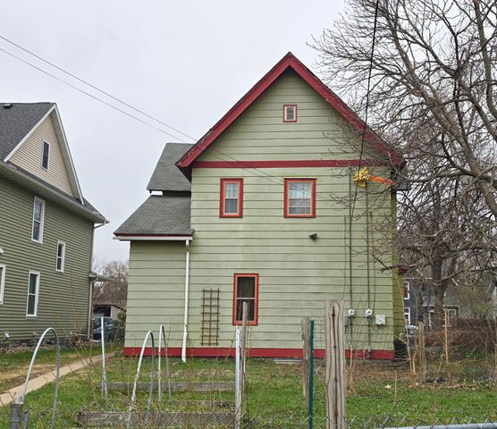 2211 10th Avenue S, Minneapolis, MN 55404