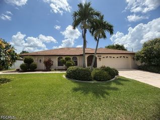3923 SE 10th PL, Cape Coral, FL 33904