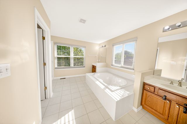 1249 Mallard Lane, Hoffman Estates, IL 60192
