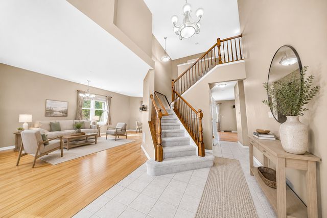 1249 Mallard Lane, Hoffman Estates, IL 60192