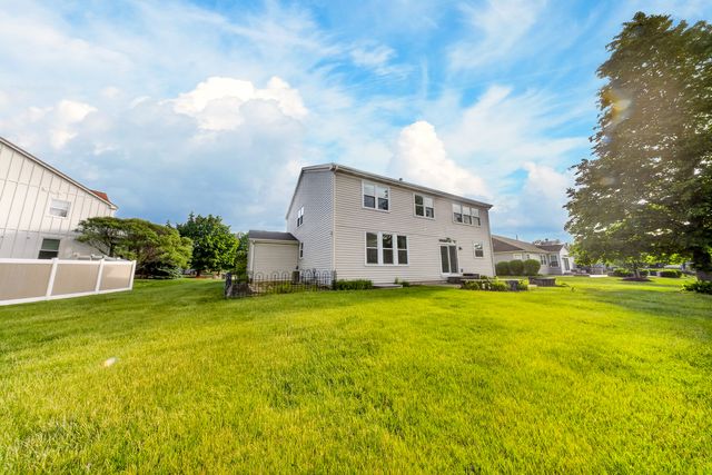 1249 Mallard Lane, Hoffman Estates, IL 60192