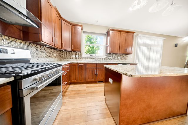 1249 Mallard Lane, Hoffman Estates, IL 60192