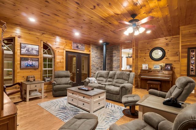 1052 Gravel Hill Road, Romance, AR 72136
