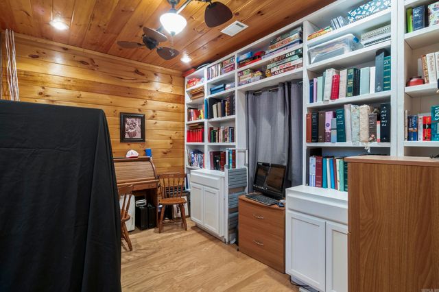 1052 Gravel Hill Road, Romance, AR 72136