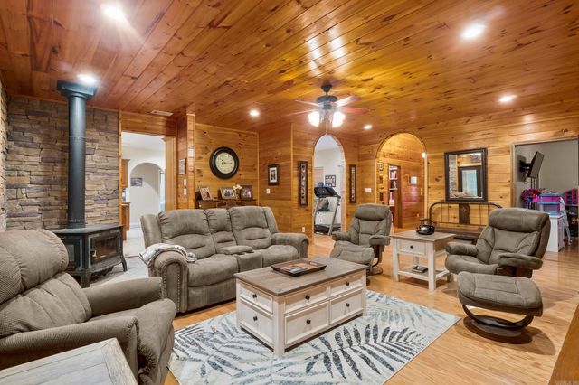 1052 Gravel Hill Road, Romance, AR 72136