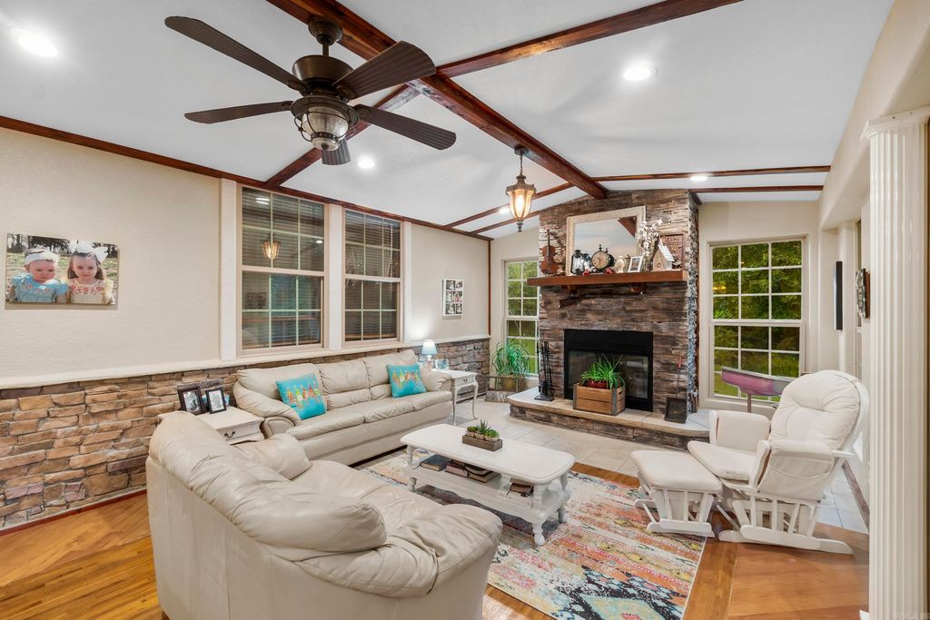 1052 Gravel Hill Road, Romance, AR 72136