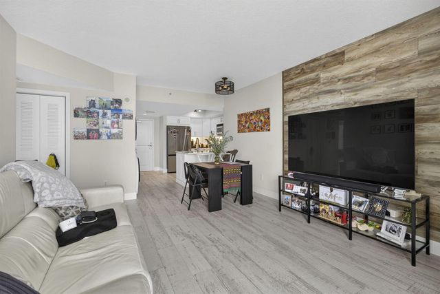 403 S Sapodilla Avenue 502, West Palm Beach, FL 33401