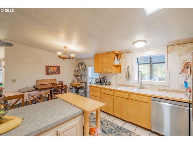 6000 RIVER Rd S, Salem, OR 97302