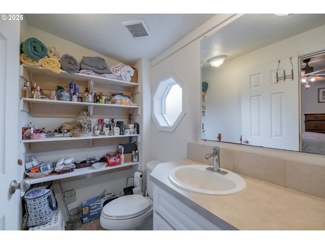 6000 RIVER Rd S, Salem, OR 97302