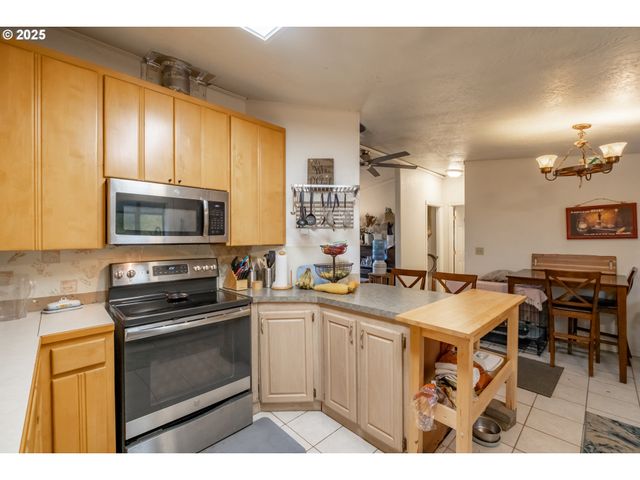 6000 RIVER Rd S, Salem, OR 97302