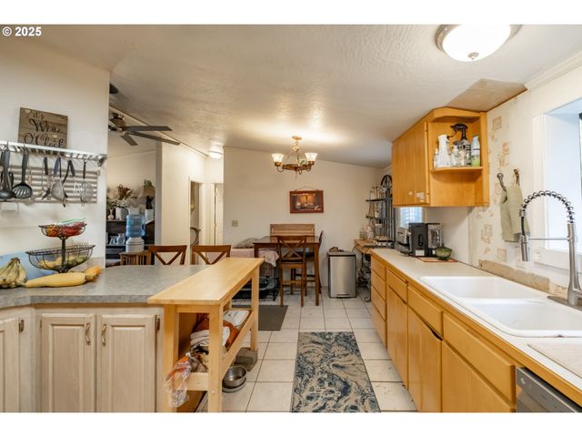 6000 RIVER Rd S, Salem, OR 97302