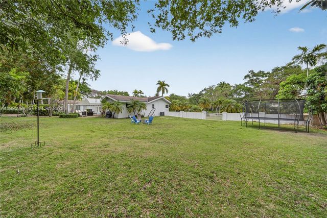 12330 Pine Needle Ln, Pinecrest, FL 33156